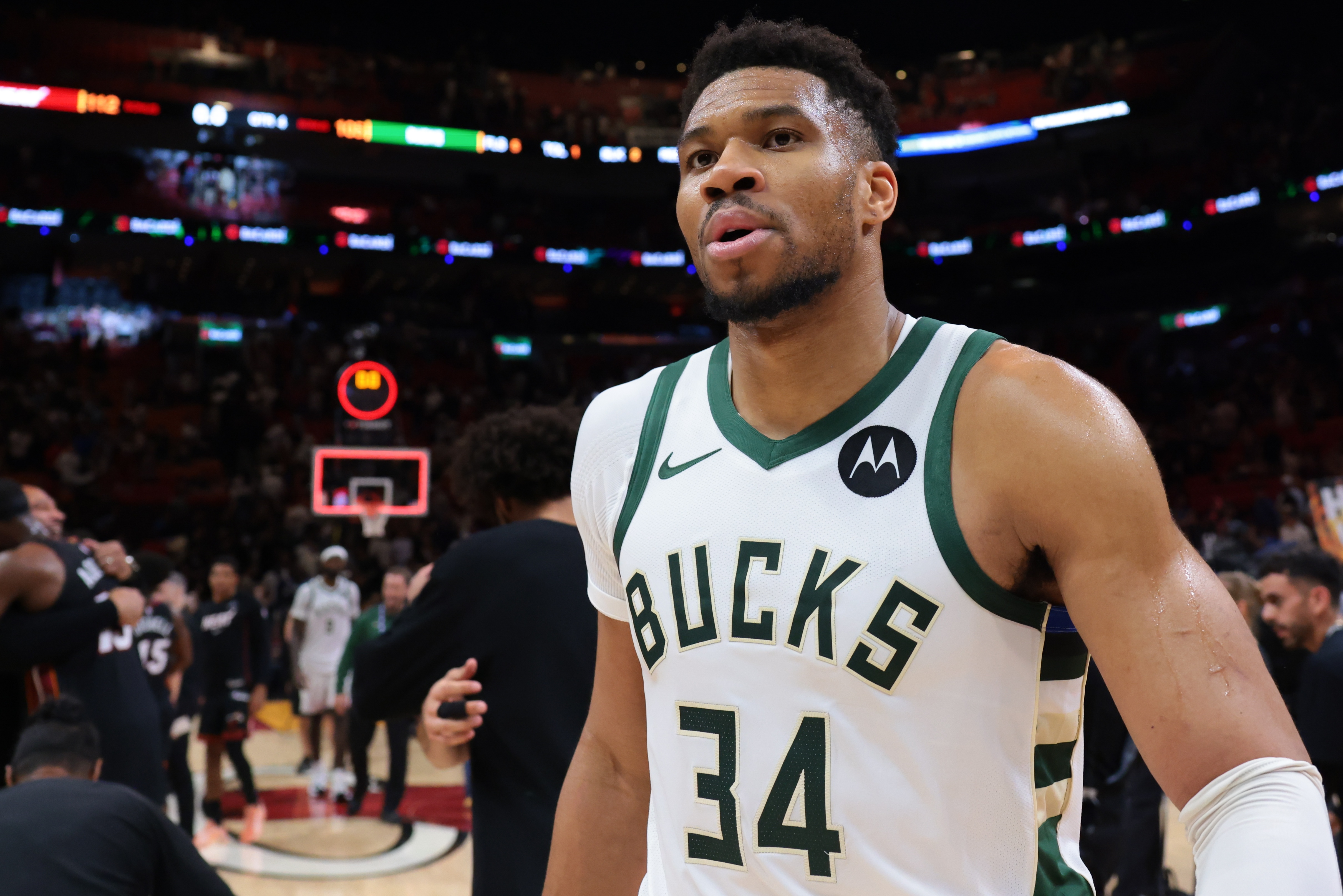 NBA球员收入哪家强？乔丹45亿居首 LBJ压奥胖 科五库六&amp;三少前十