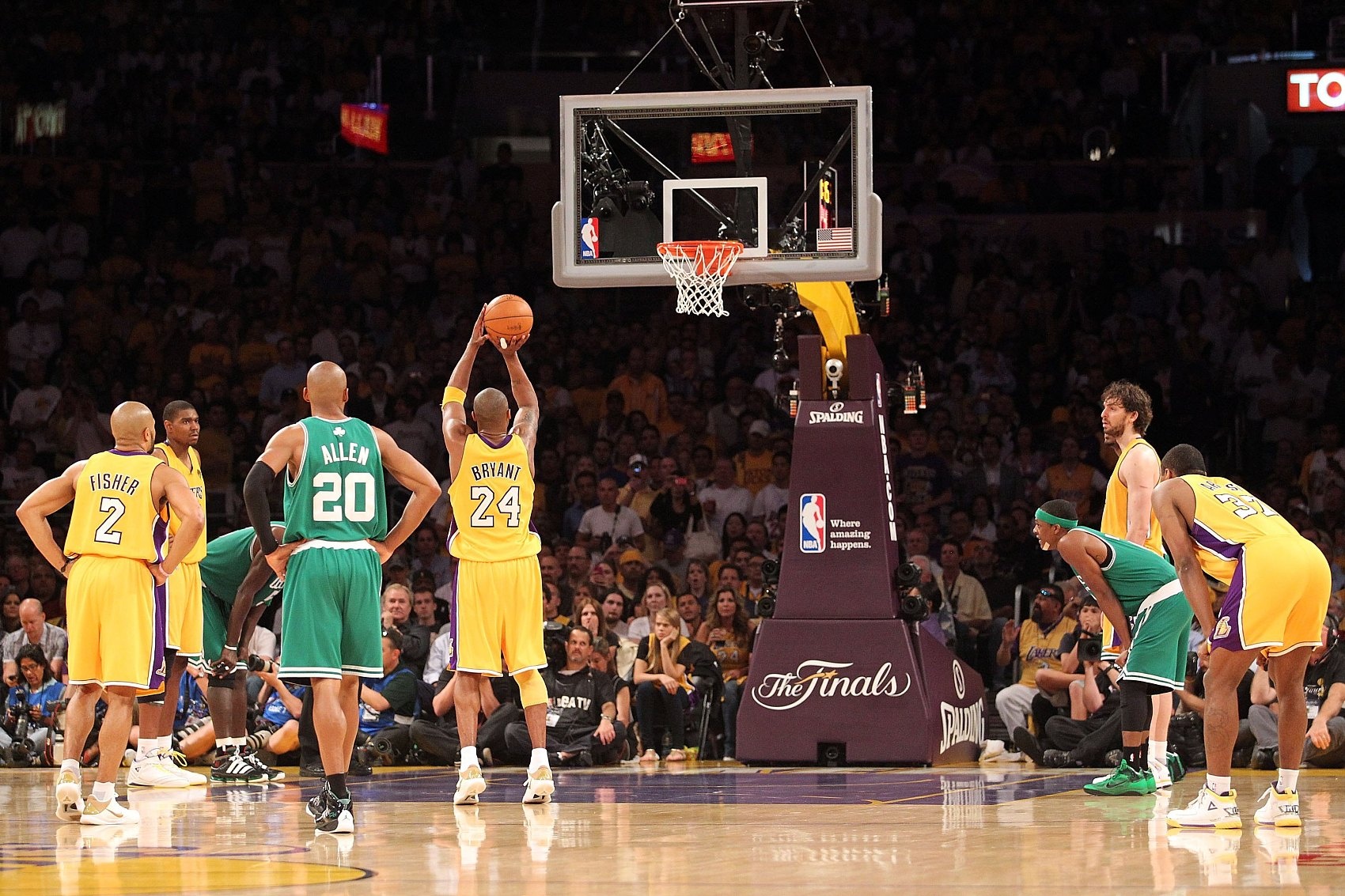 NBA球员收入哪家强？乔丹45亿居首 LBJ压奥胖 科五库六&amp;三少前十
